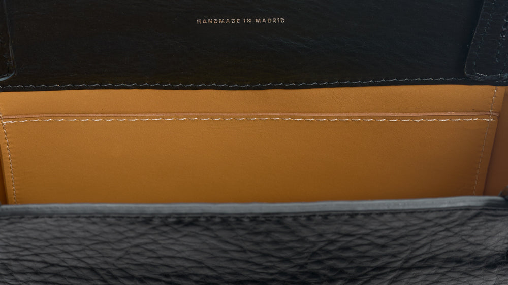 Magazine Tote Abatanada Negra